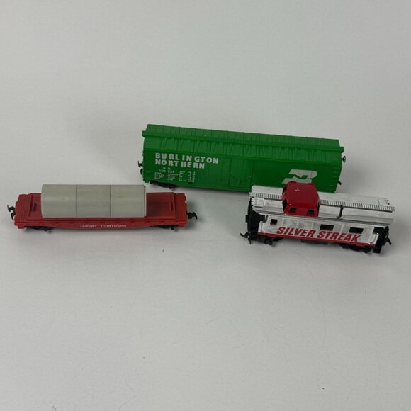 Tyco Vintage HO Scale Train Set Includes Burlington Northern Green Boxcar Great - Picture 1 of 7